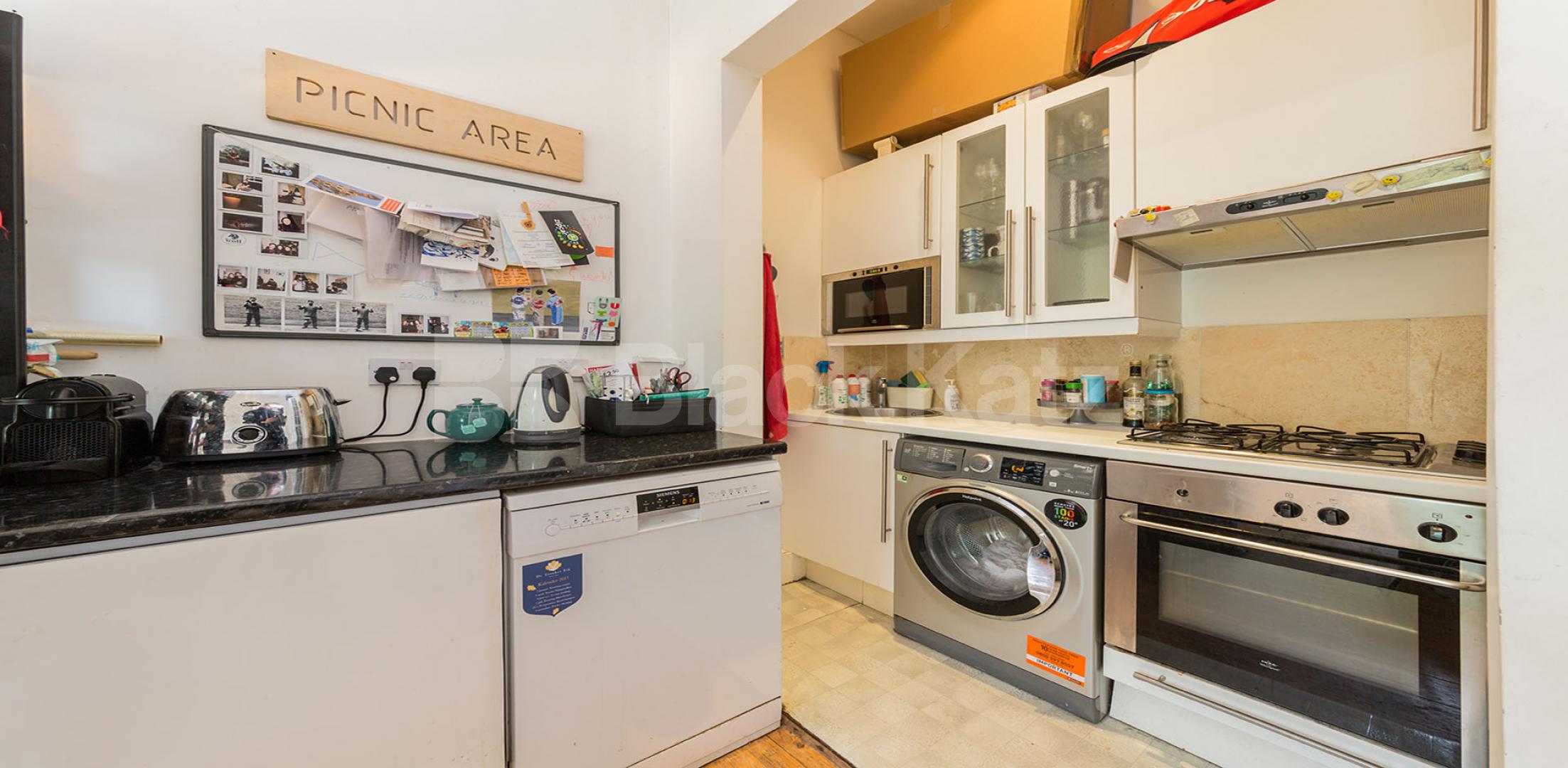 Attractive and inviting residence 1 Bedroom Flat in Highbury New Park N5